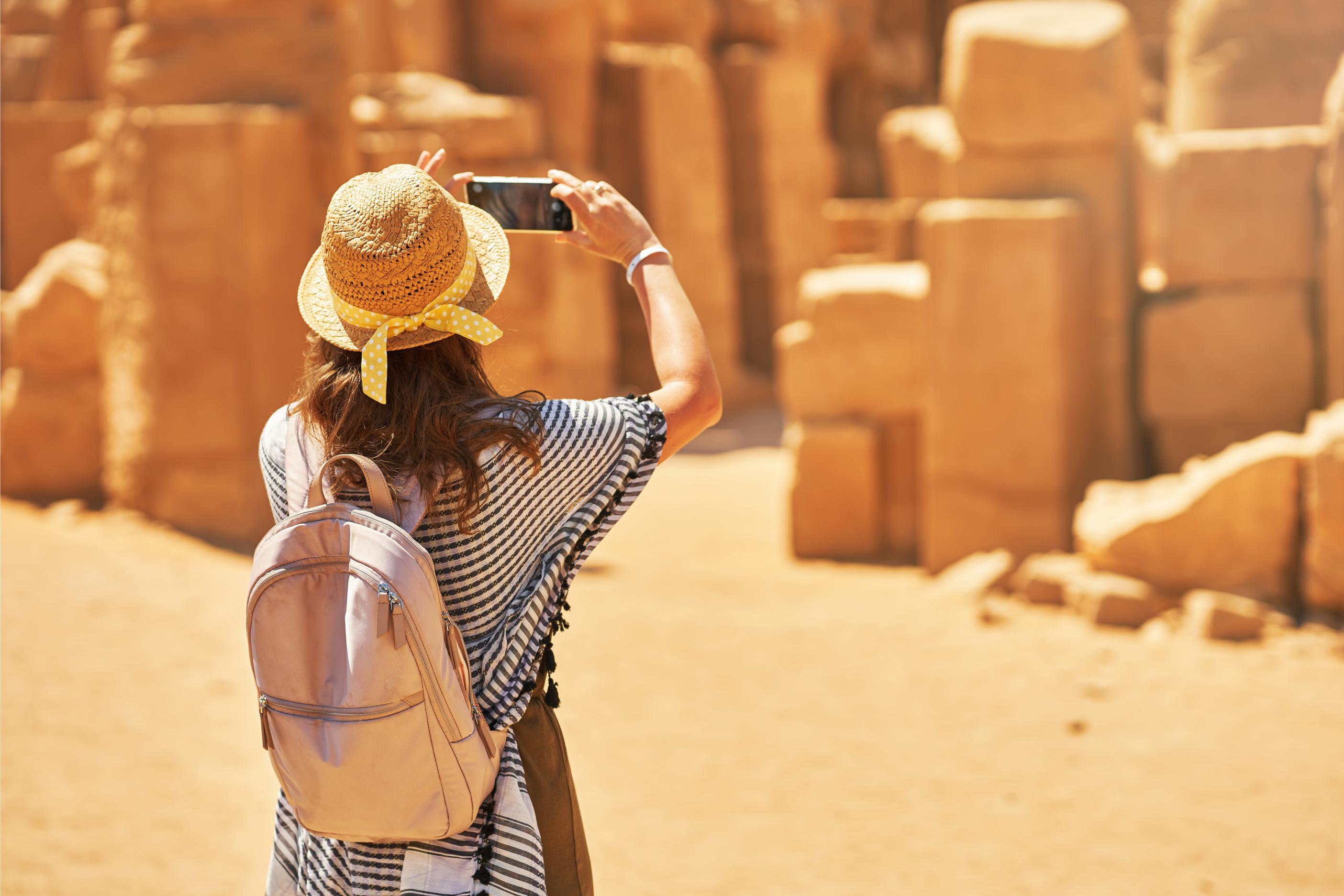 tourist-woman-in-karnak-temple